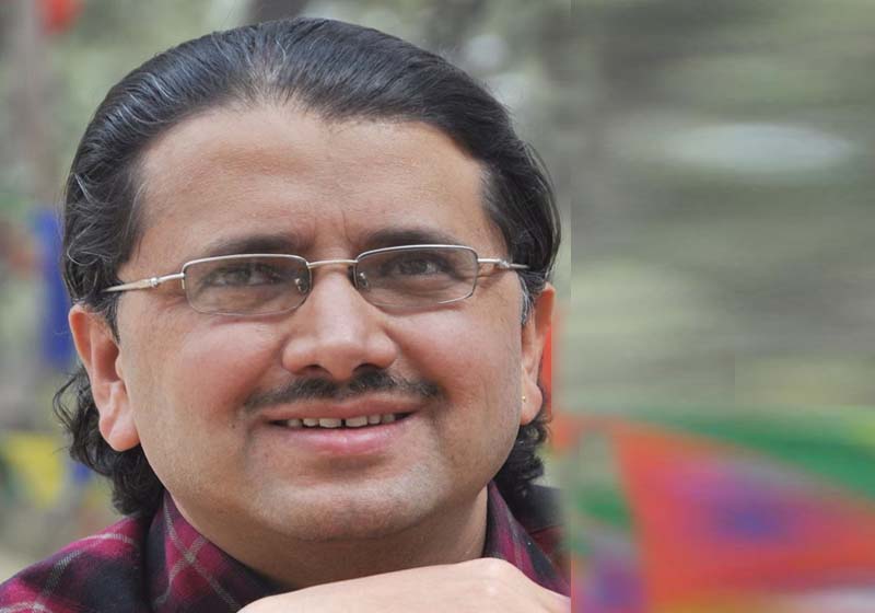 पहाडमा स्कुले केटाकेटीहरू